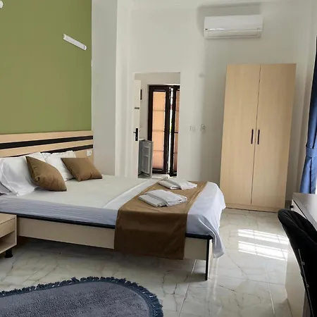 Hania - Adults Only シダ